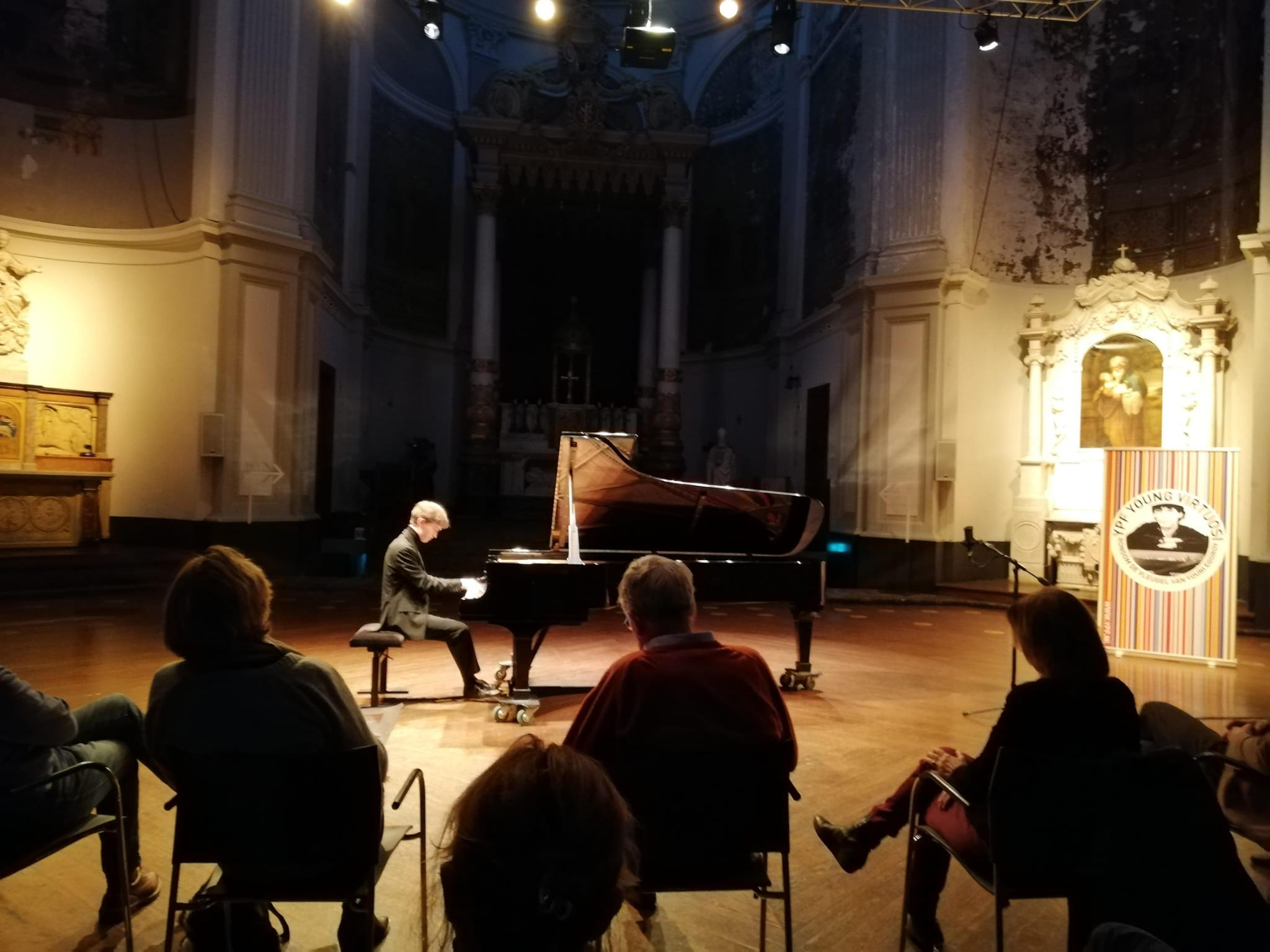 Shane van Neerden met prachtig intiem concert in De Duif